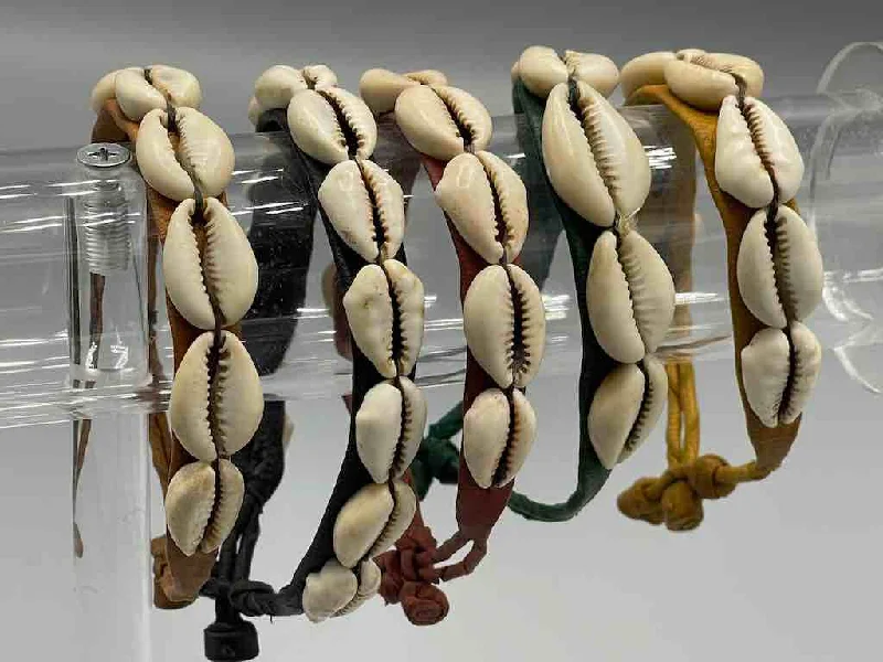 Tiny stack bangles-Single Line Cowrie Shell Solid Color Leather Clasp Bracelet - Mali