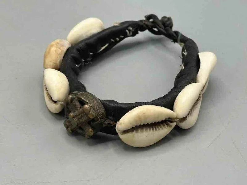 Pure link bangles-Single Line Cowrie Shell Vintage Gold Weight Bracelet - Mali