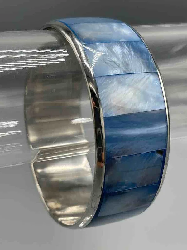 Sleek modern bangles-Wide Colorful Natural Shell Bangle - Blue