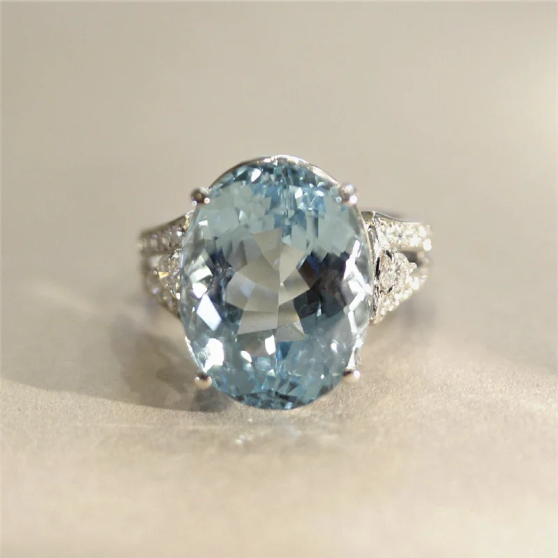 Glittering crystal rings-Aquamarine Diamond Platinum Cocktail Ring