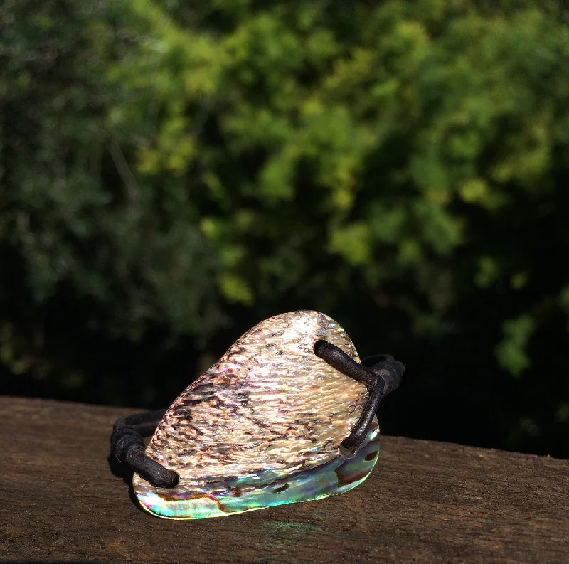 Wave motif bangles-Bracelet perle de Tahiti et abalone sur cuir australien