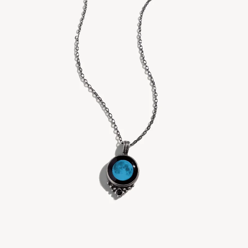 Classic Necklace With Black Crystal